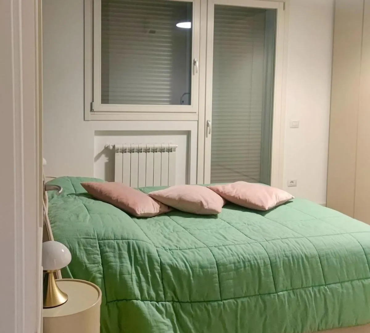 Moderno Bilocale Con Ampio Balcone Apartamento Milão 0*,  Itália