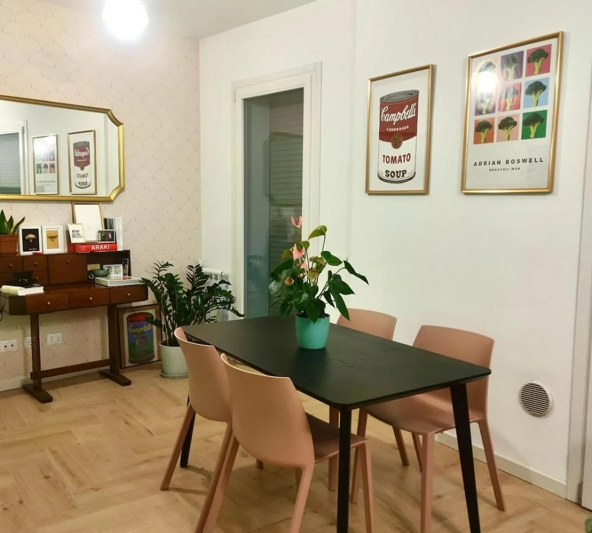 Контакты Moderno Bilocale Con Ampio Balcone